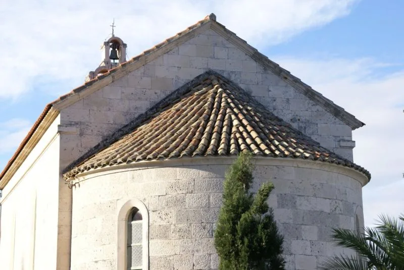 Vrnik - crkva - apsida
