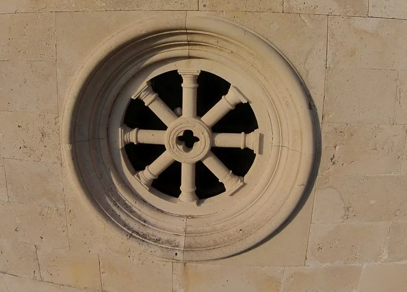 Vrnik - prozor na crkvi